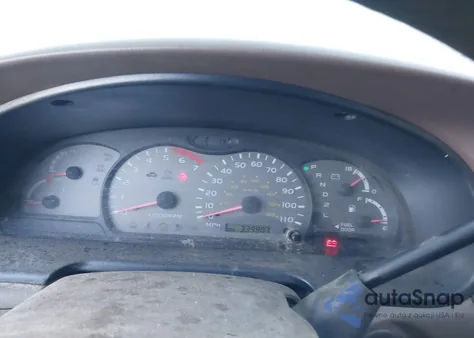 2002 Toyota Sequoia Sr5 V8 z USA, uszkodzony, nr VIN 5TDZT34A92S073435